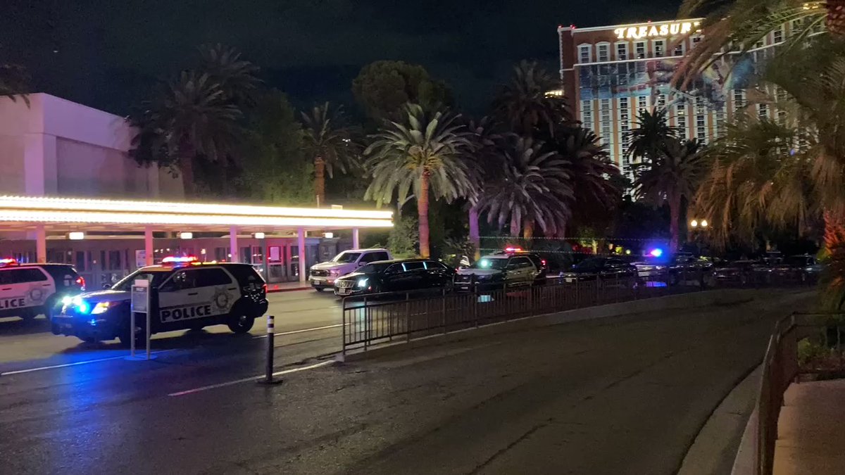 The police presence from the front of the Mirage tonight. Cars are being let through and entrances are open.