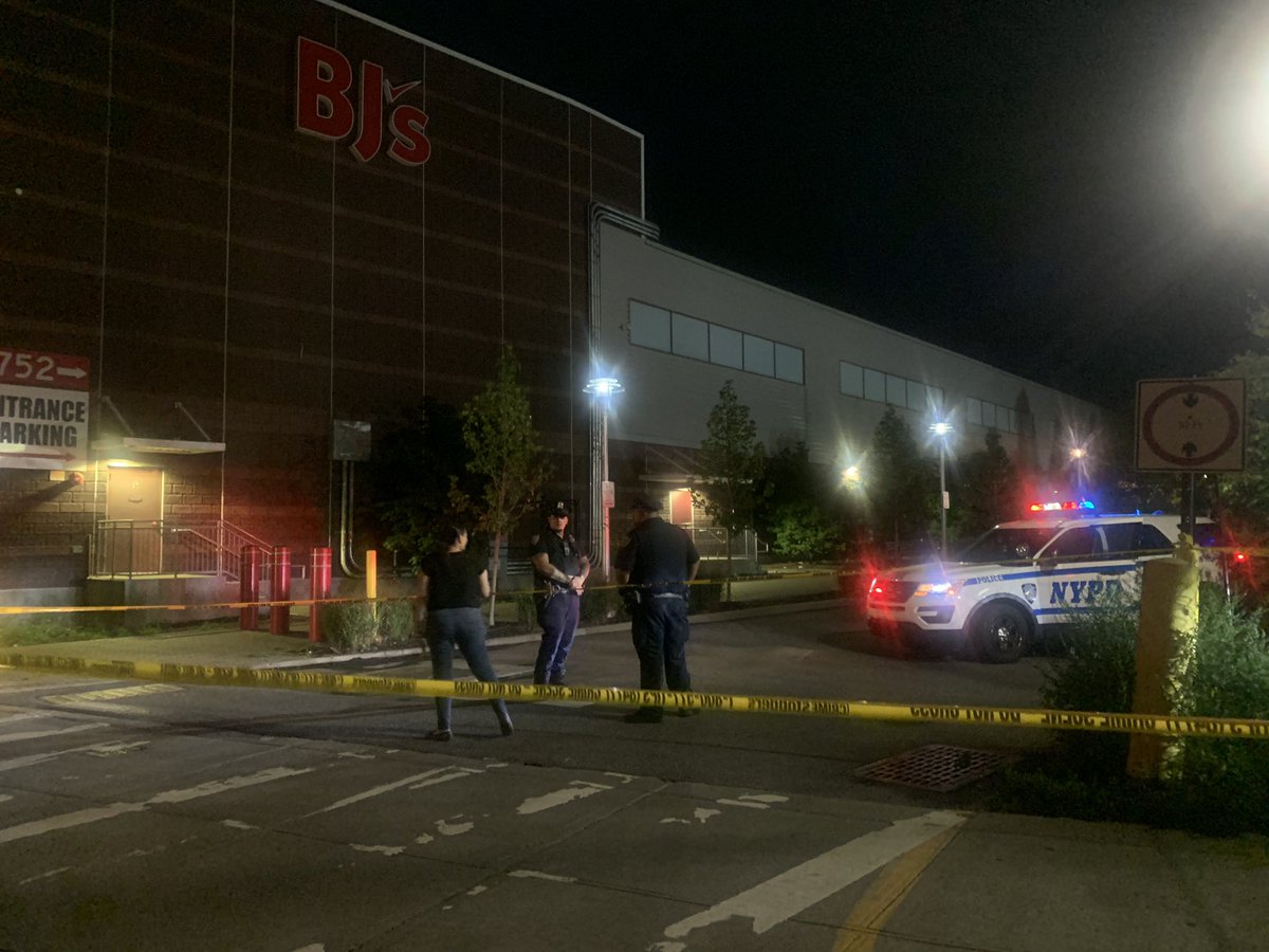 The @BJsWholesale on Shore Pkwy still closed off following a deadly shooting in the garage last night. Police say the 18-yr-old suspect robbed the victim, 19-yr-old Dereck Chen. When he tried to get his backpack back, Chen was shot and killed, the suspect in custody