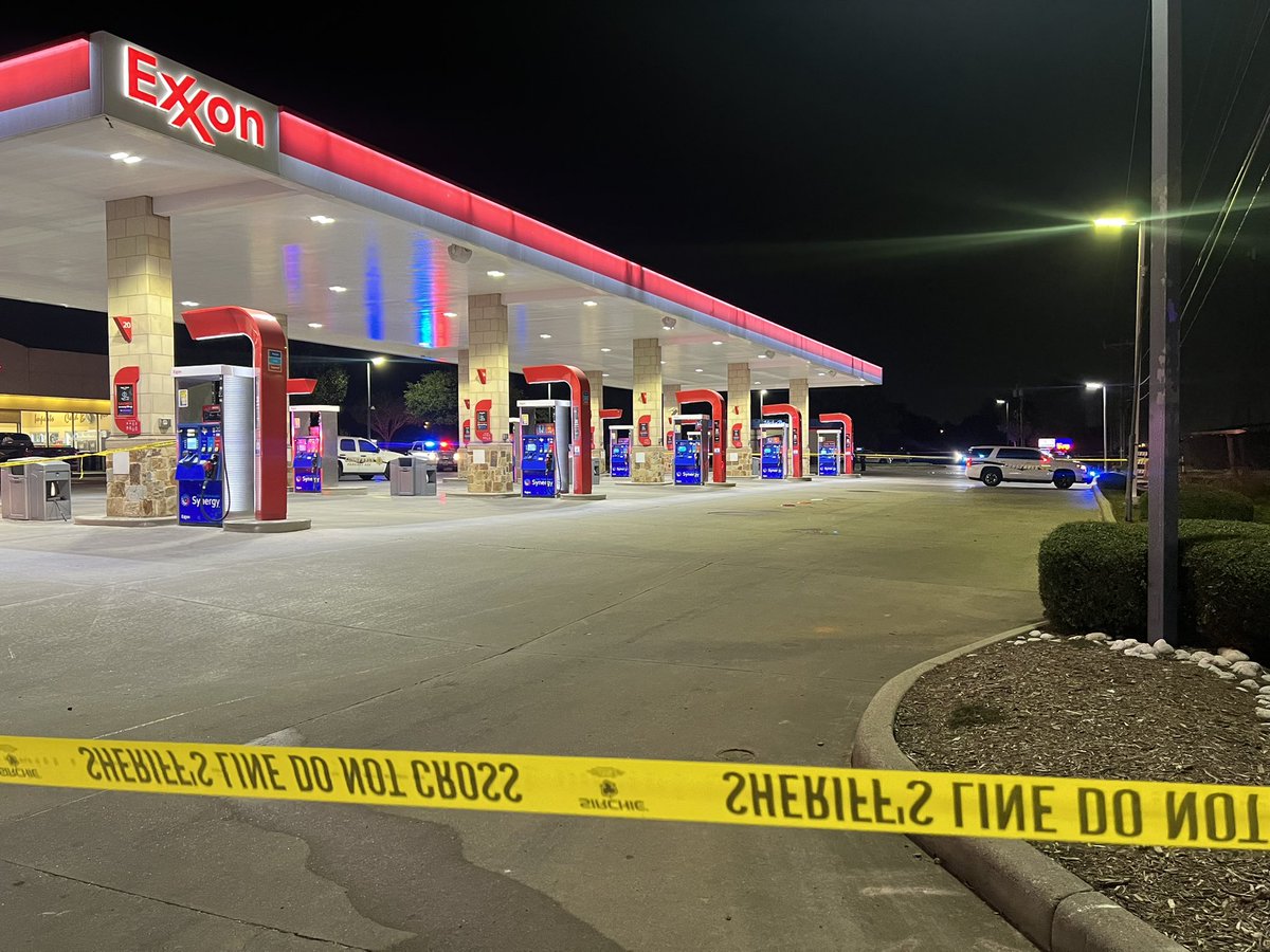 Scene of an officer-involved shooting along the Sam Houston Tollway.   @SheriffEd_HCSO says deputies located a suspect in a drive by shooting & got into a pursuit. The suspect crashed out, started shooting at deputies, and was ultimately shot and killed