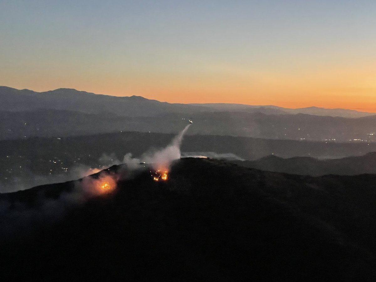 GradeFire near the 101 grade west of the freeway. FF are reporting 2-3 acres in steep rocky terrain. VCFD fire hawk and HT-61 making water drops. FFs on the ground are using type 3 engines and multiple hand crews are on scene and en route.