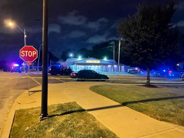 1 dead in double shooting overnight at Kansas City convenience store