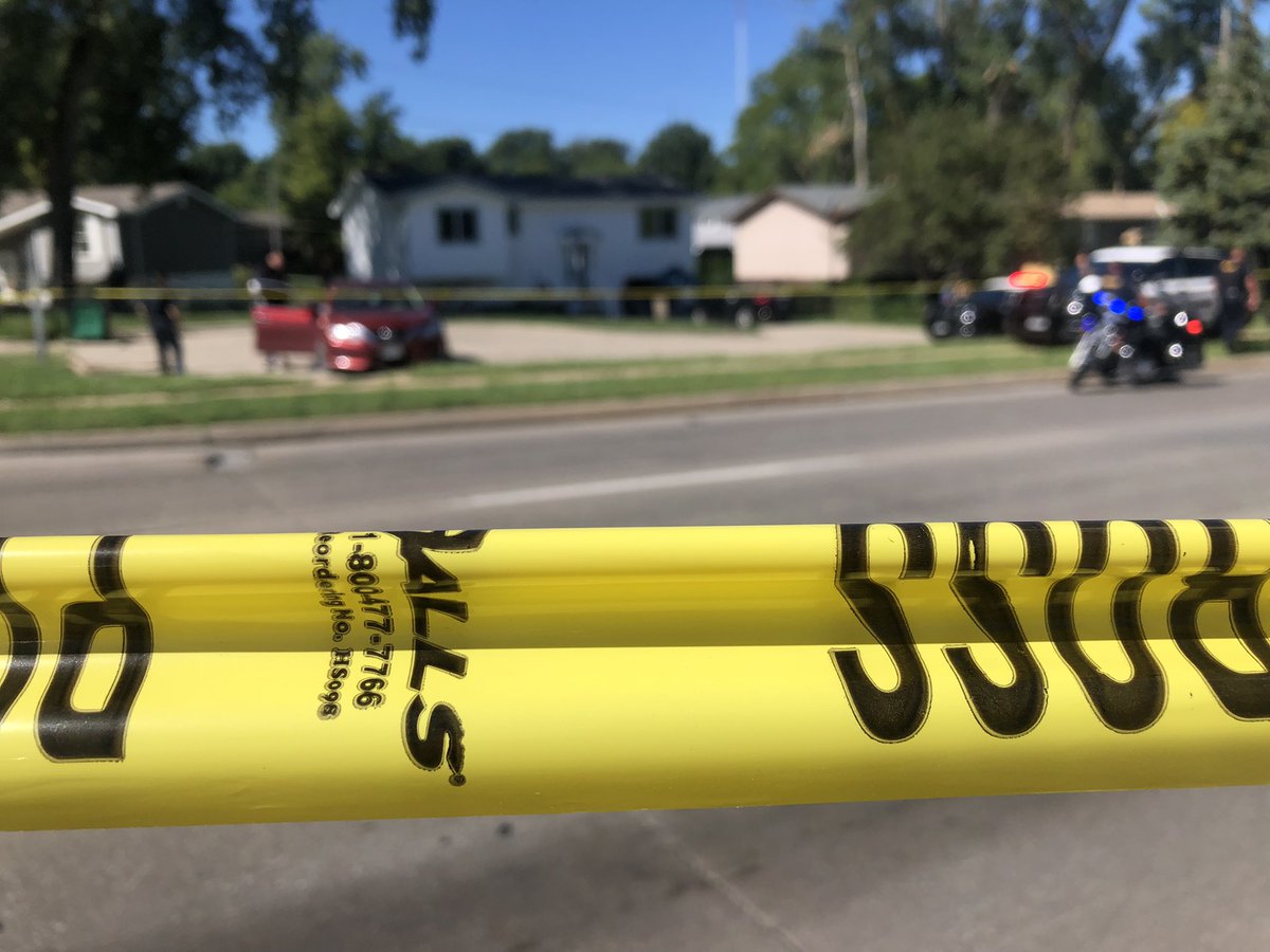 @OmahaPolice identifies today's home invasion/murder victim as Alon Reed, 19.  Investigators say officers arrived shortly after the call at 9:32am at 52/Sorensen Prky and set up perimeter - but shooter got away. Motive unclear this early in investigation.