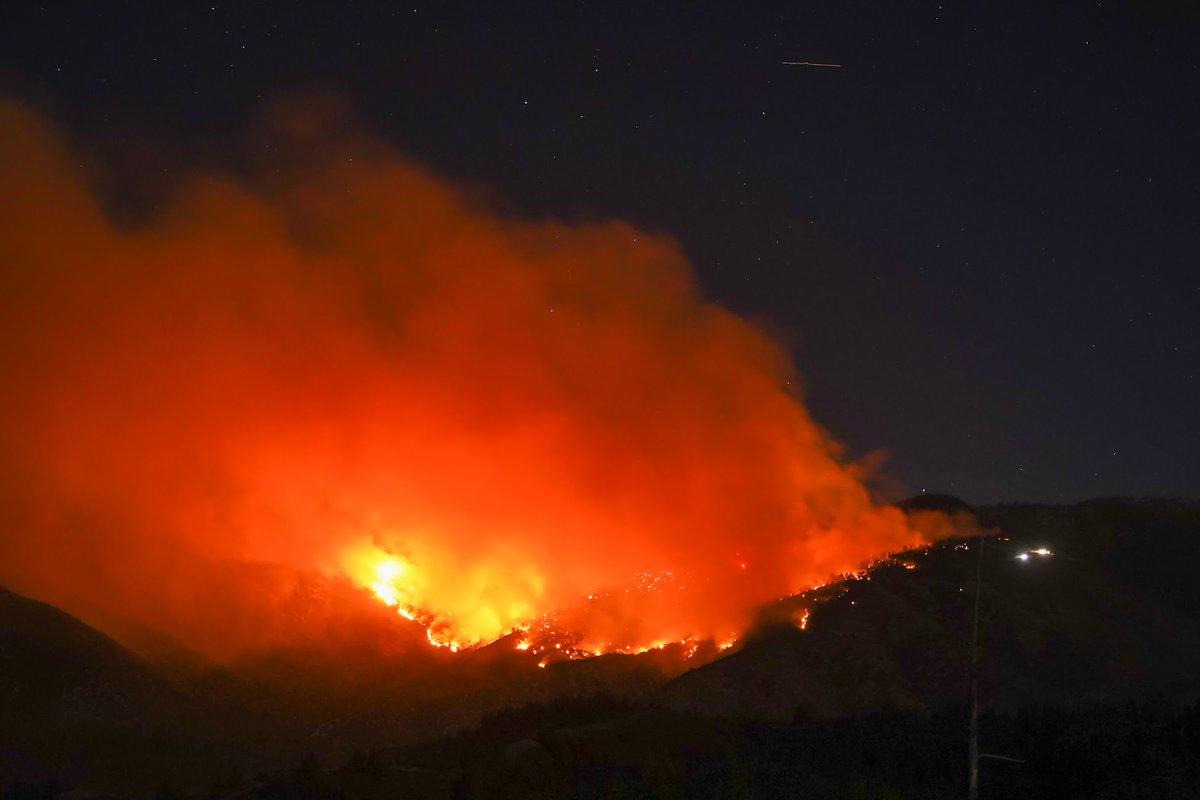 RadfordFire is still burning towards the north & west approx a mile south of Snow Summit. Lots of embers getting kicked up towards the ridgeline. The fire has not crossed 2N10 at this time. Photo from Hwy 38 looking north, Baldwin Lake to the SW and Snow Summit looking south