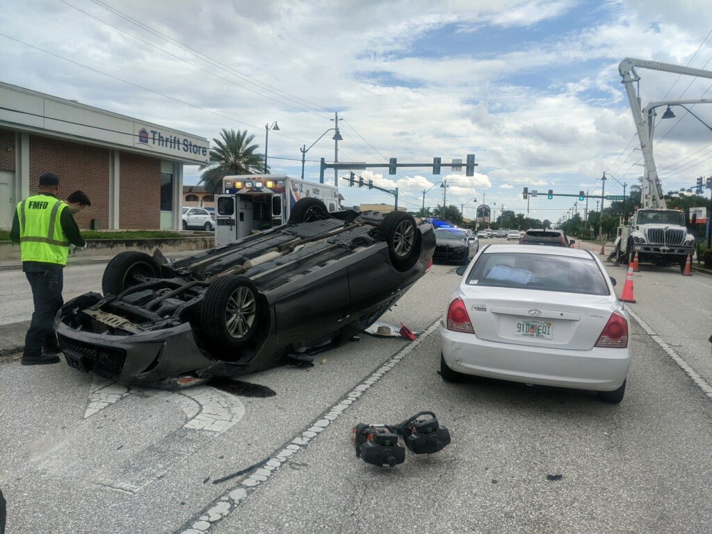 The Eastbound lanes of Winkler Avenue between Broadway and Cleveland Ave, are closed due to a minor injury traffic accident