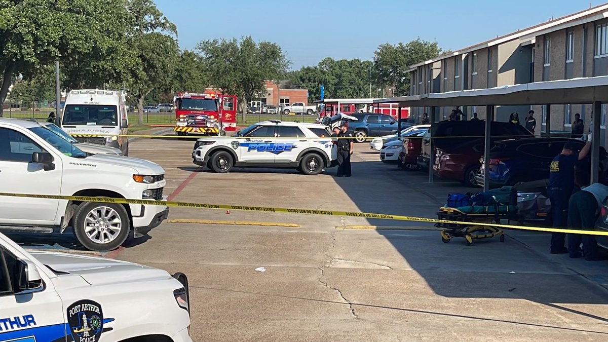 Saturday morning homicide at Avery Trace  Port Arthur Police are investigating a homicide at Avery Trace Apartments. Police responded to the shooting after 9 a.m. They found a man's body in a parking lot. Neighbors heard several gunshots