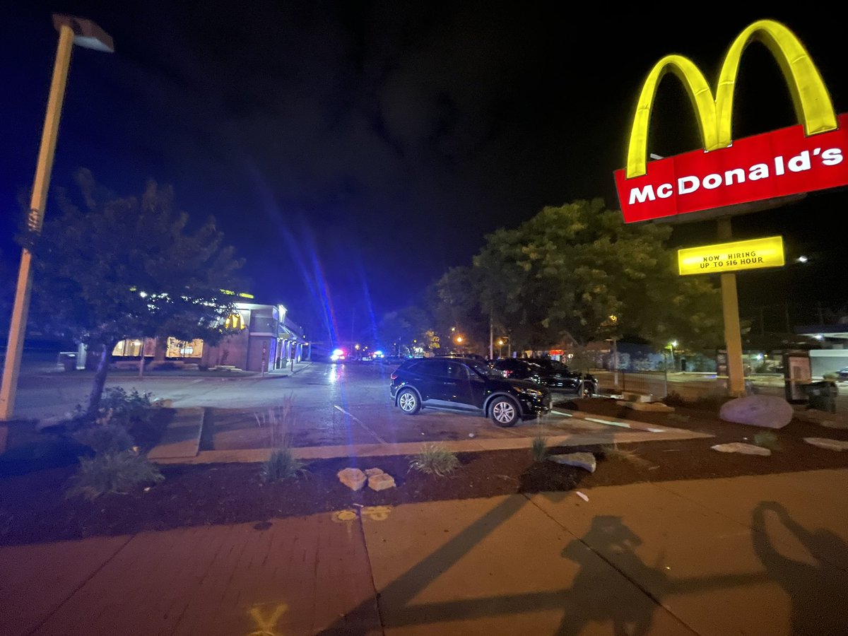 Reports of a shooting at the McDonald's on 27th and Capitol. @MilwaukeePolice on scene. A number of evidence markers are down in the parking lot