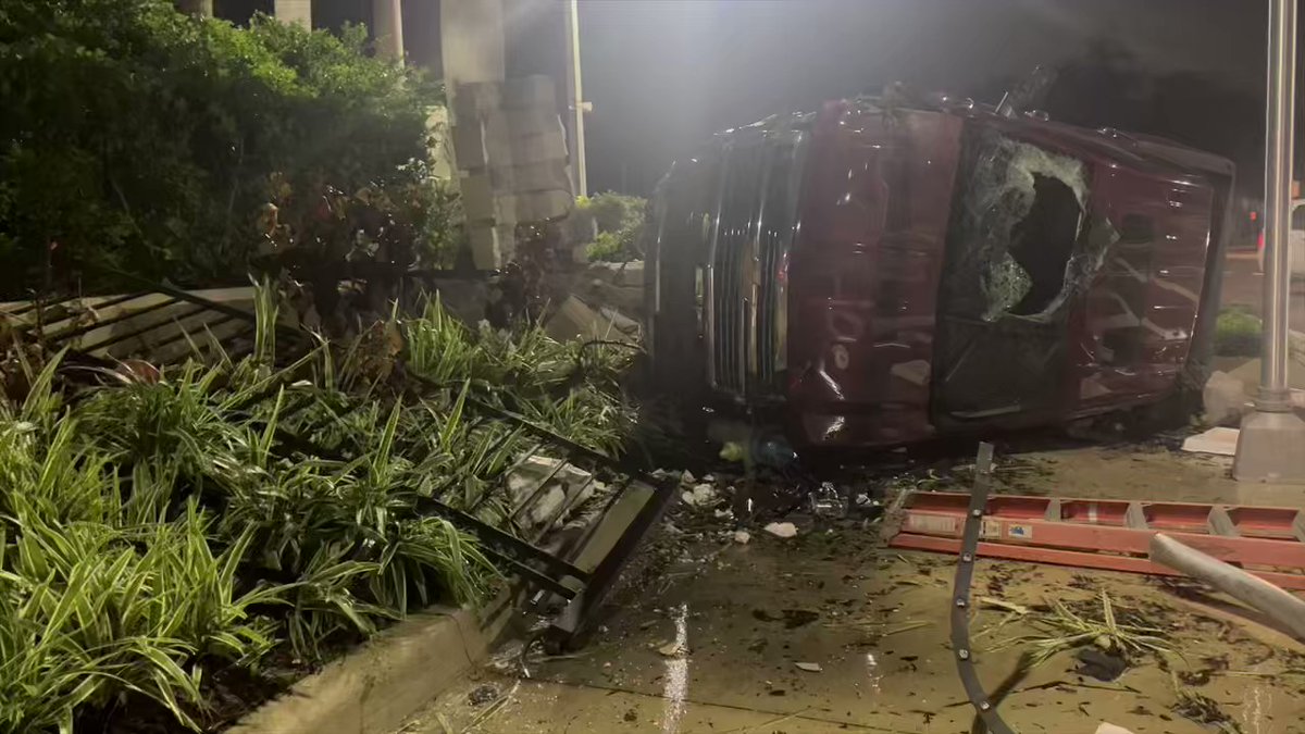 A truck outside of Sarasota Bay Club has crazy damage not sure what caused it, but there's  also a lot of debris surrounding it. A Police officer came up to ask if we saw what happened, no idea