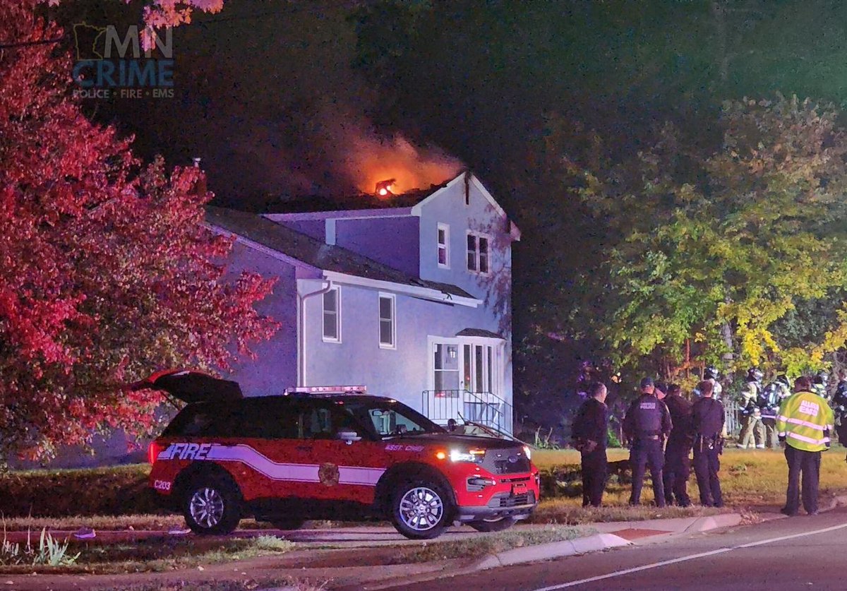 ROSEVILLE: Fire crews are on scene of a two-story home near Lovell Ave. W. & Western Ave. - Firefighters reported a blaze in the roof of the vacant residence. The fire has since been extinguished; unknown amount of damage to the structure