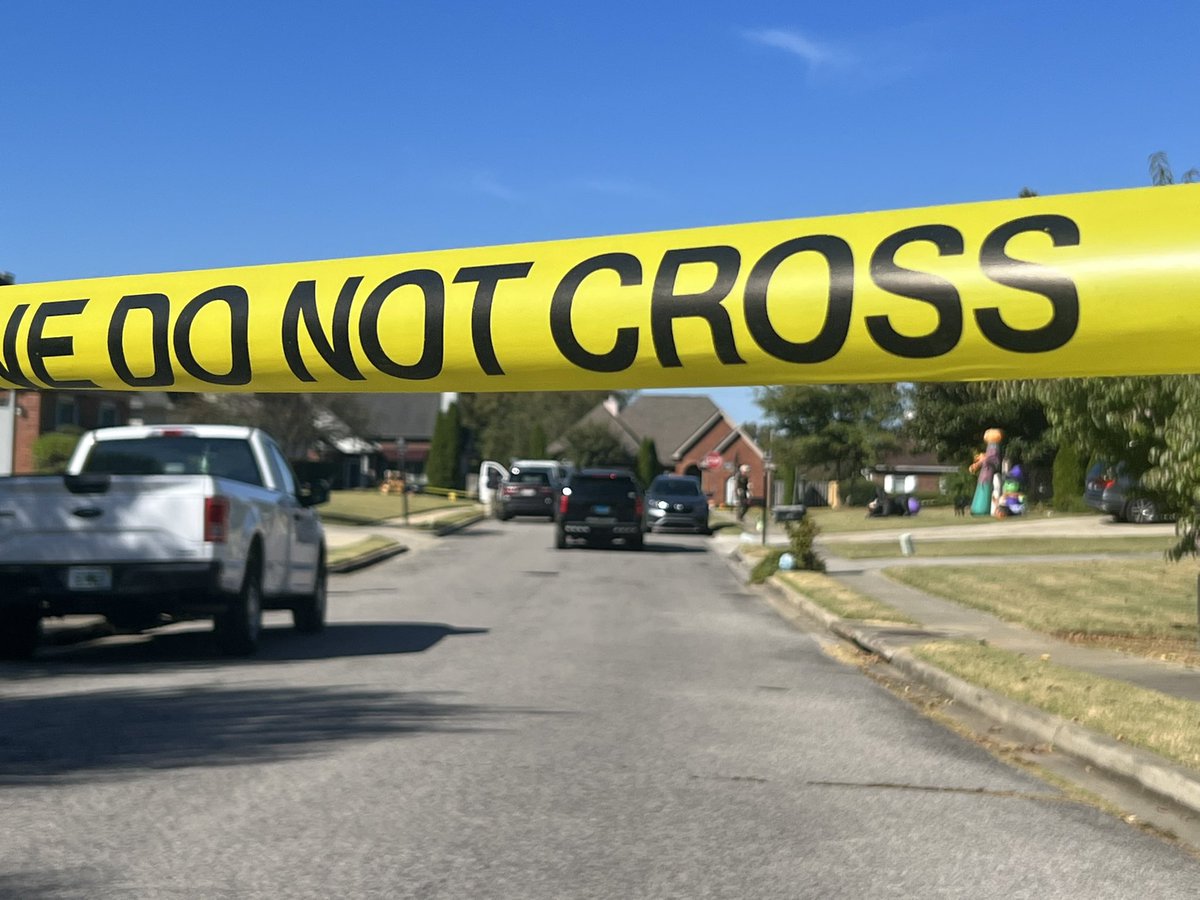 Homewood Police received calls for a suspicious person just before 3am in the area of Parkside Circle. ere are some more images of the current scene