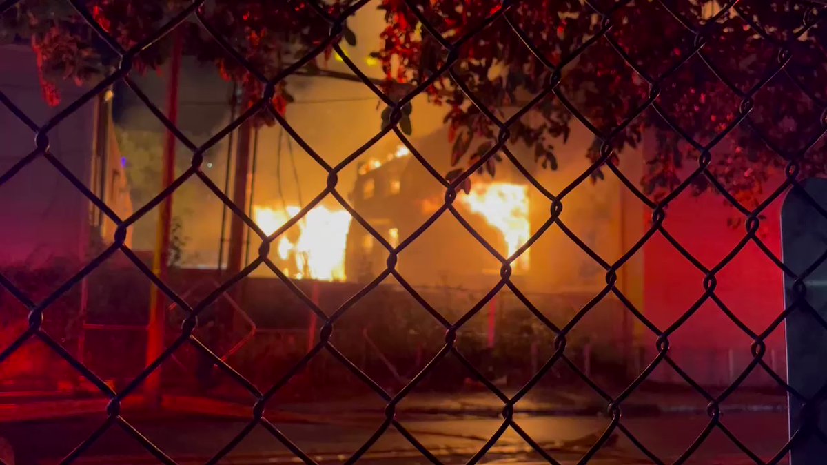 A  fire at a Midtown building broke out Monday evening.  Large plumes of smoke can be seen billowing over Midtown near the Google building. Officials have not said if anyone was injured or how the blaze began