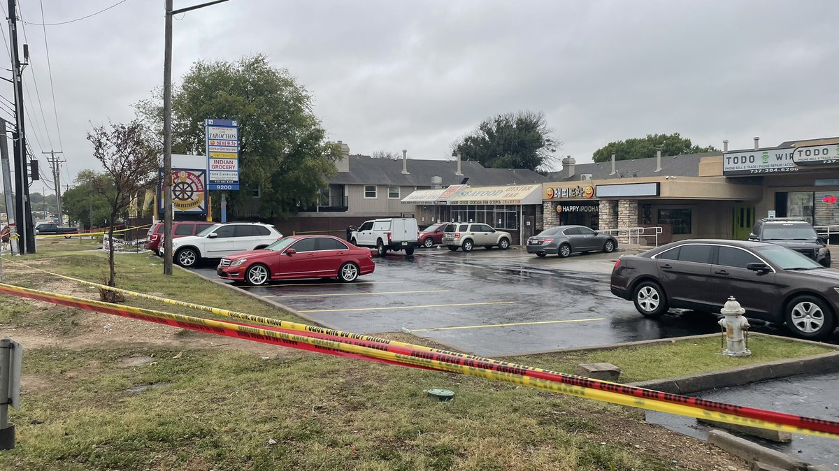 Austin Police still on scene here on North Lamar after an officer involved shooting last night.  5 officers shot at a suspect who was inside this crowded restaurant with a handgun. The suspect was in critical condition at last check