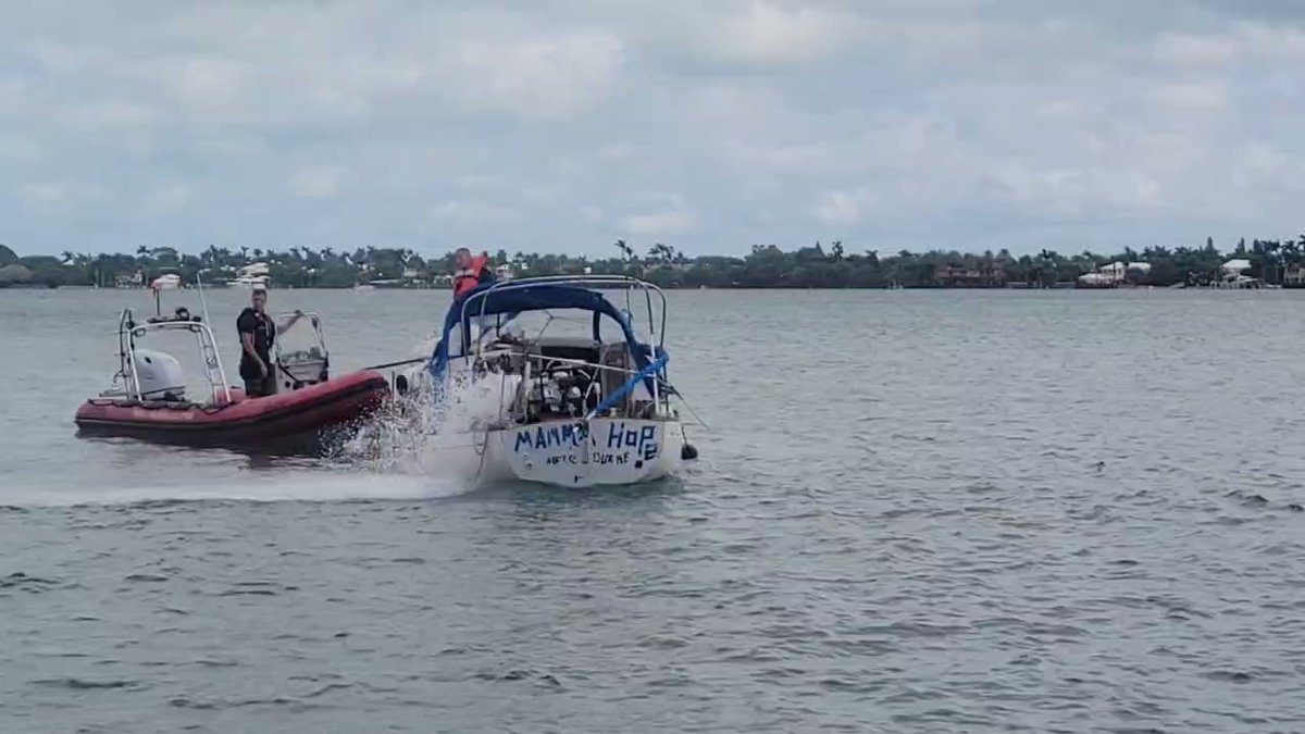 @WPBfire & @WestPalmPD Marine units work to float a 30' sailboat along 1500 N. Flagler Drive. When they started pumping off water, it was almost fully submerged. Instead of being a sunk derelict vessel, it's now getting towed to a dock