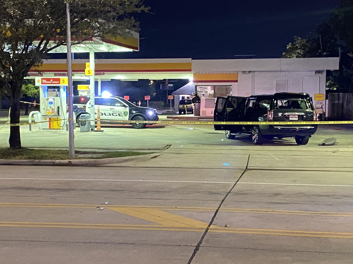 At least 2 people shot at this Shell gas station on Holcombe and Greenbriar in the Texas Medical Center. The back and right rear window of the SUV shot out.