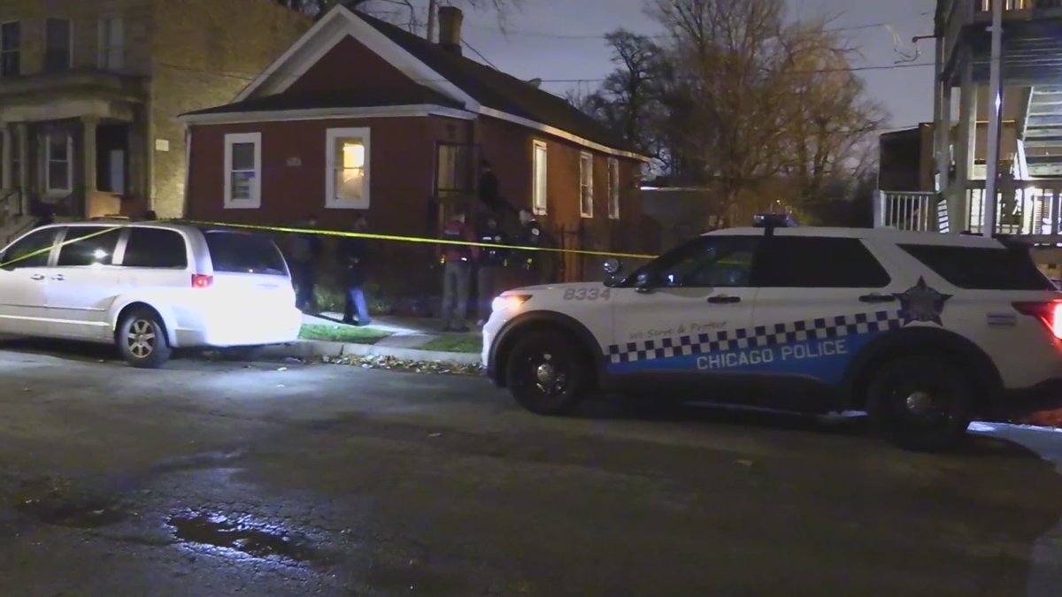 15-year-old boy dies after being shot on porch in Chicago's Englewood
