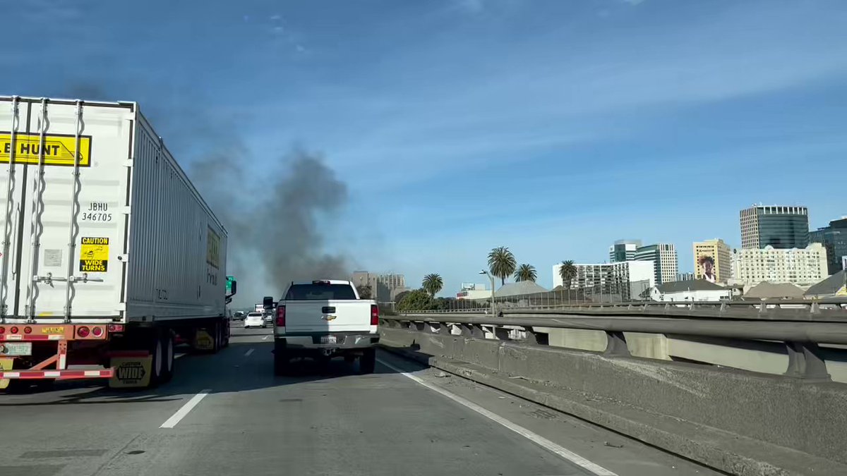 @OaklandFireCA reports this was a car fire burning under the overpass at 6th and Webster.  The fire has been knocked down