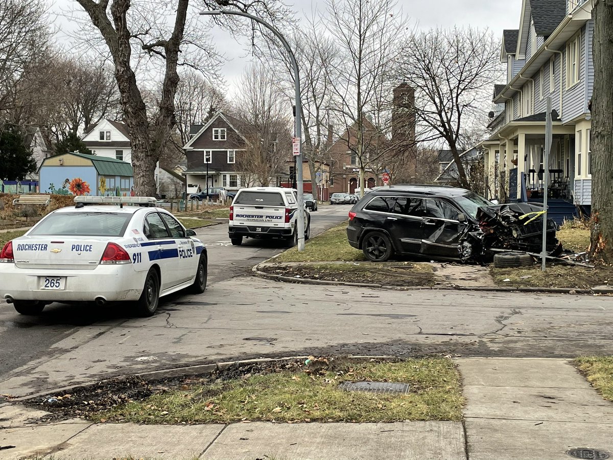 @RochesterNYPD still on scene of an overnight fatal crash at the intersection of Denver Street and Hazelwood Ave. A female in her 30s was killed in the crash.