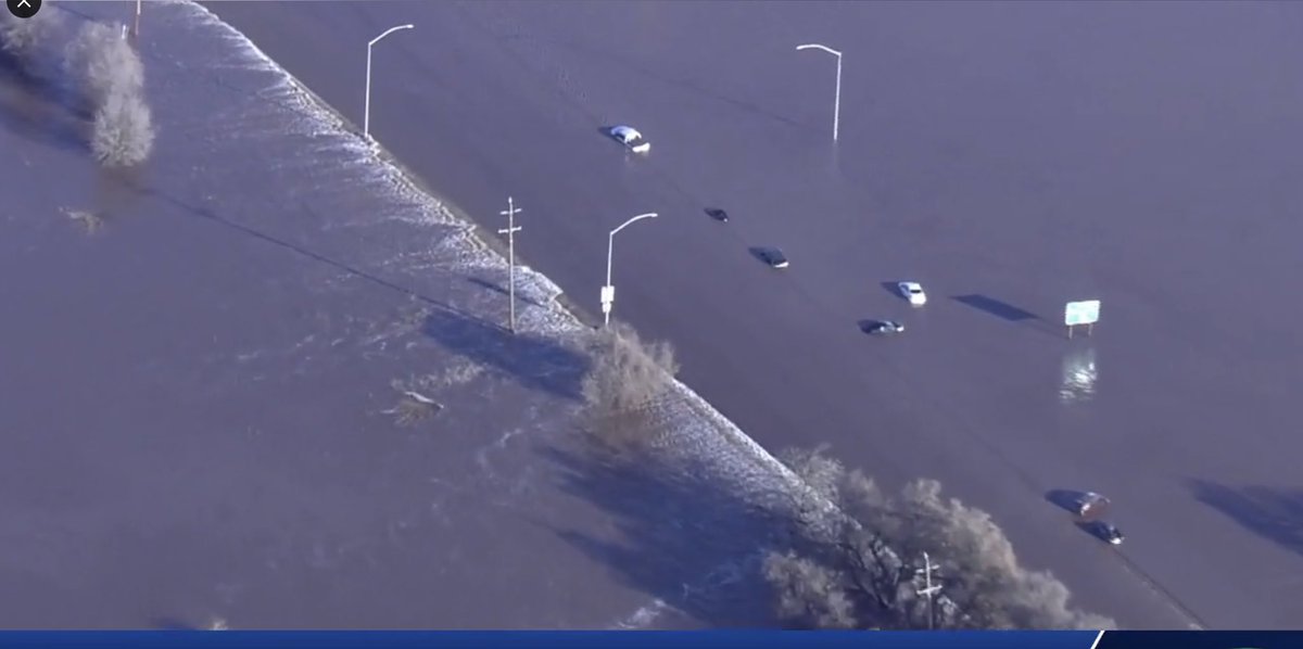 Very serious situation developing in southern Sacramento county, reports of rescues taking place. Multiple vehicles visible abandoned on the fwy