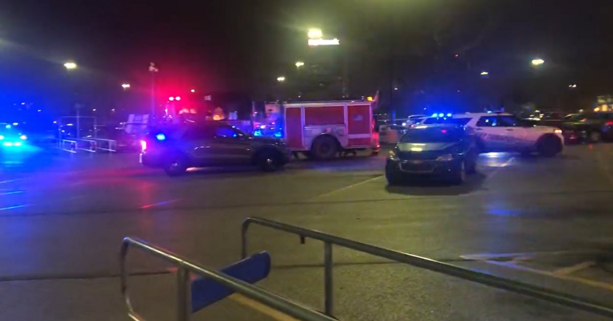 Chicago shooting: 3 people shot outside Pullman Walmart