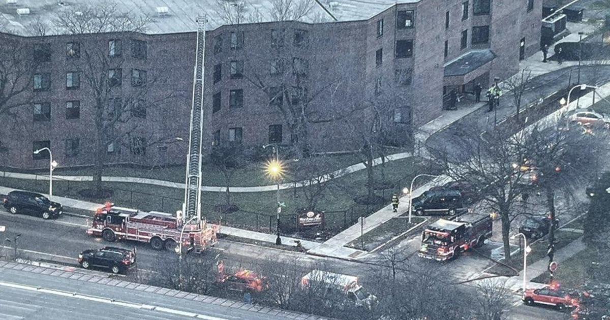 3 people injured in fire at senior apartment complex in Irving Park