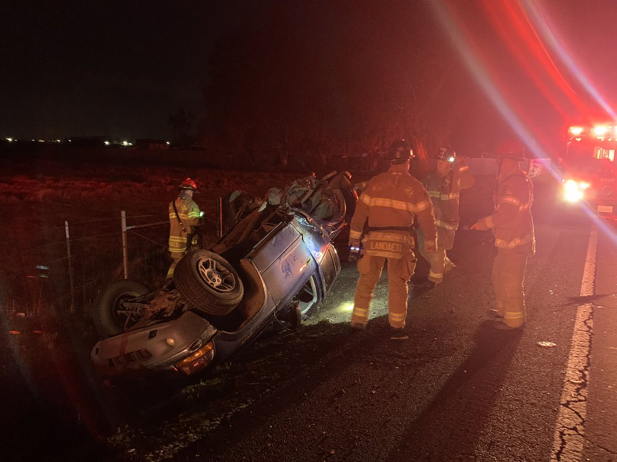 Metro Fire crews are working a vehicle accident with extrication on the 6900 block of Bradshaw Rd. 3 vehicles involved, 1 victim extricated, and 2 total patients treated. 1 patient suffered major injuries, the other had minor to moderate injuries. The scene is active