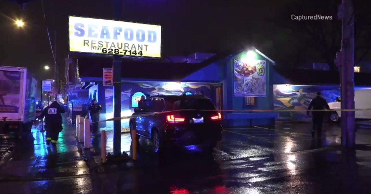 3 people hospitalized after being stabbed at Avondale restaurant