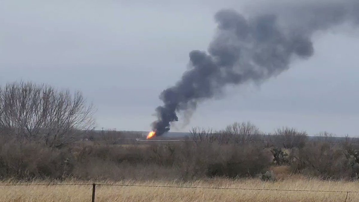 Emergency crews are on the scene of a pipeline explosion off of Hwy 85 northeast of Dilley