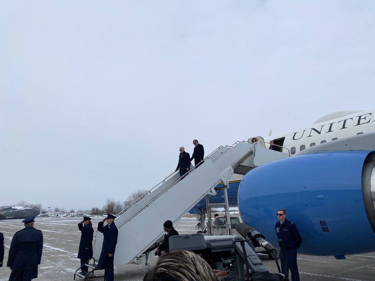 @POTUS⁩ and his son, Hunter Biden, arrive in Syracuse, New York