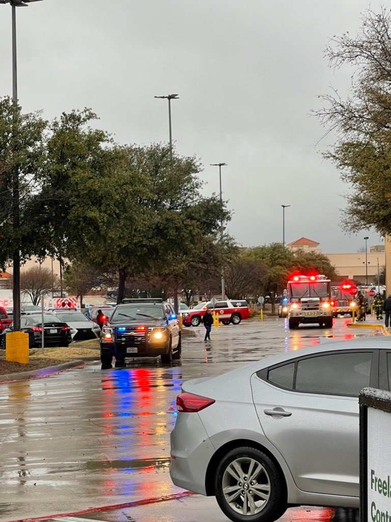 Southlake FD investigating a possible fire at the Kroger on E. Southlake Blvd. Expect first responder activity at this store