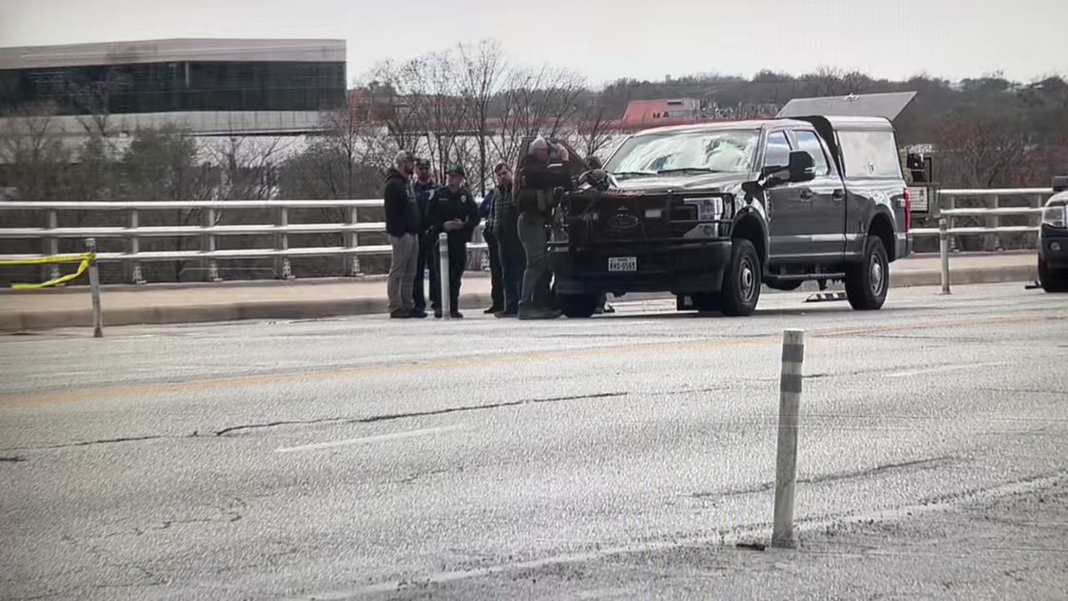 APD Bomb Squad reporting to suspicious package at a hotel downtown. Congress Ave Bridge is shutdown