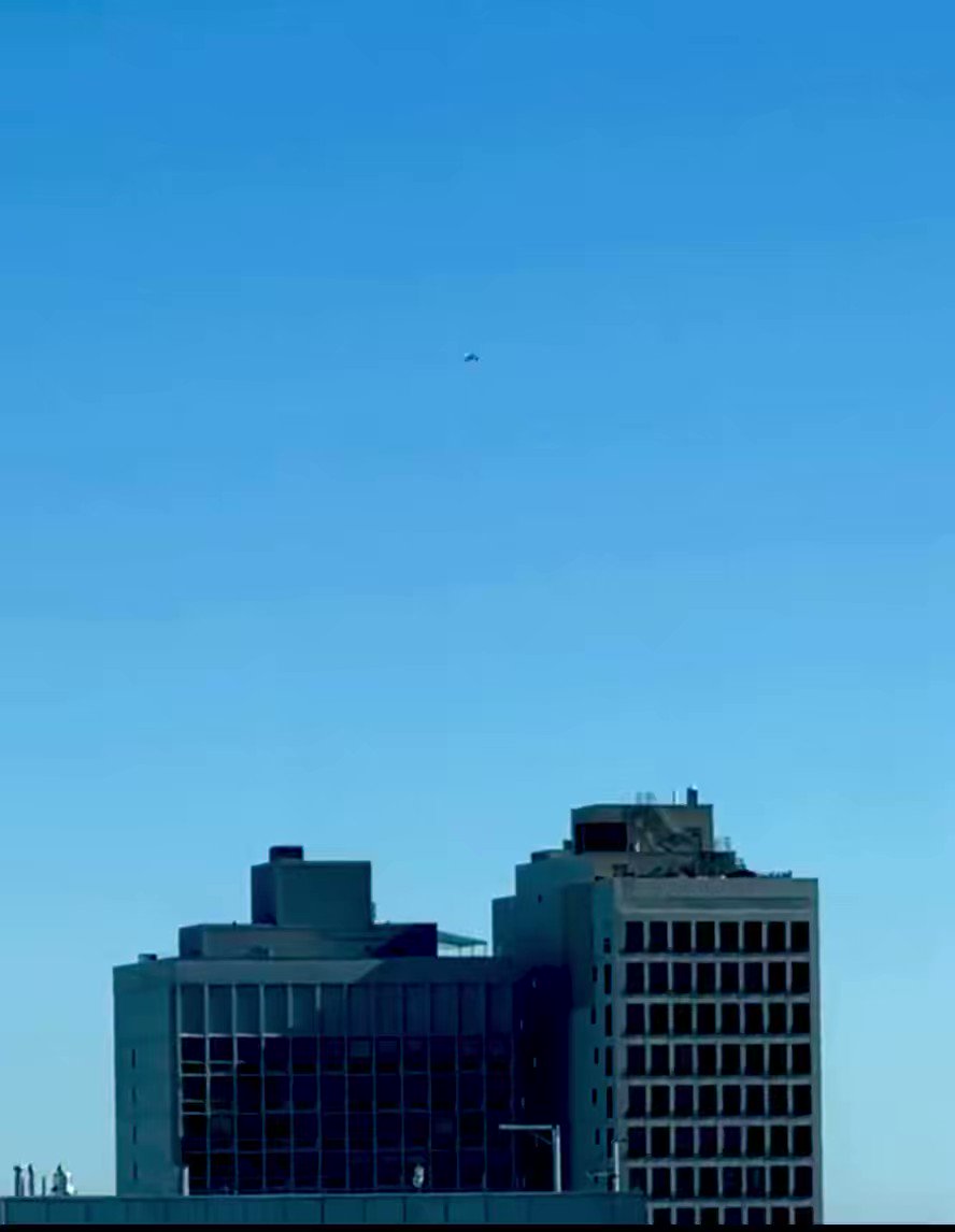 Cluster of balloons spotted over Lake Michigan near Chicago, Illinois; unknown if related to previous airspace closure