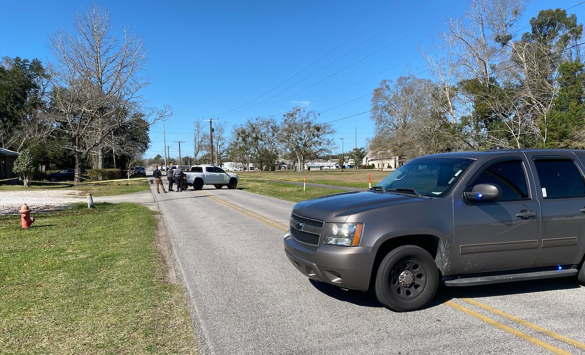 Police investigating after man shot dead this morning at a Foley home on E Berry Avenue. Police identify the victim as Ronald Barnett. The search is on for the suspect