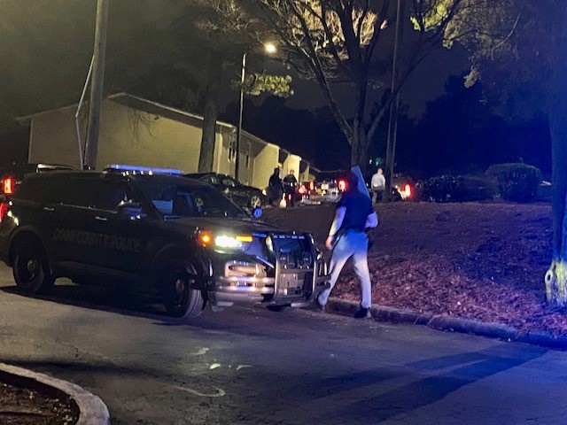 Police investigate overnight shooting at apartment complex in Cobb County
