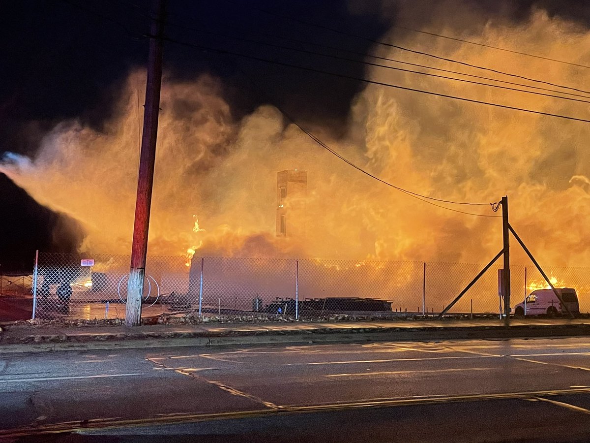 Massive fire right on Mentor Ave in Willoughby.  The residences at chagrin river walk III being built