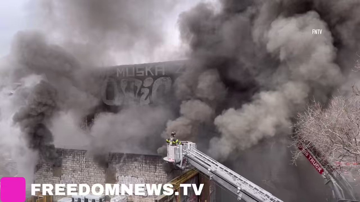 FDNY Firefighters are battling a heavy 4 alarm blaze that broke out in a 1 story warehouse with extension to a 3 story commercial building near Hewes Street & Broadway in Williamsburg, Brooklyn. Injuries unknown at this time.
