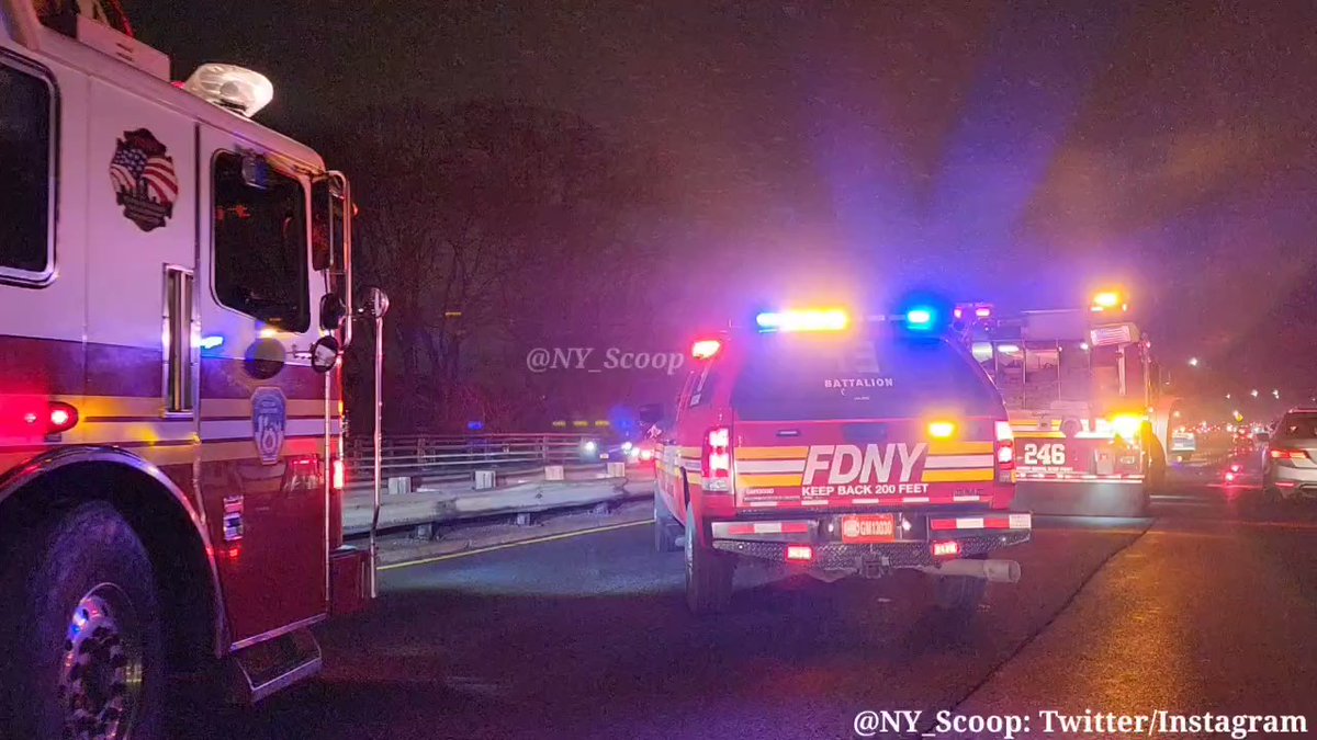 Brooklyn: Belt Parkway at Exit-9, the @FDNY and @NYPDHighway are on the scene of an overturned truck with fluids leaking. EMS is reporting multiple injuries