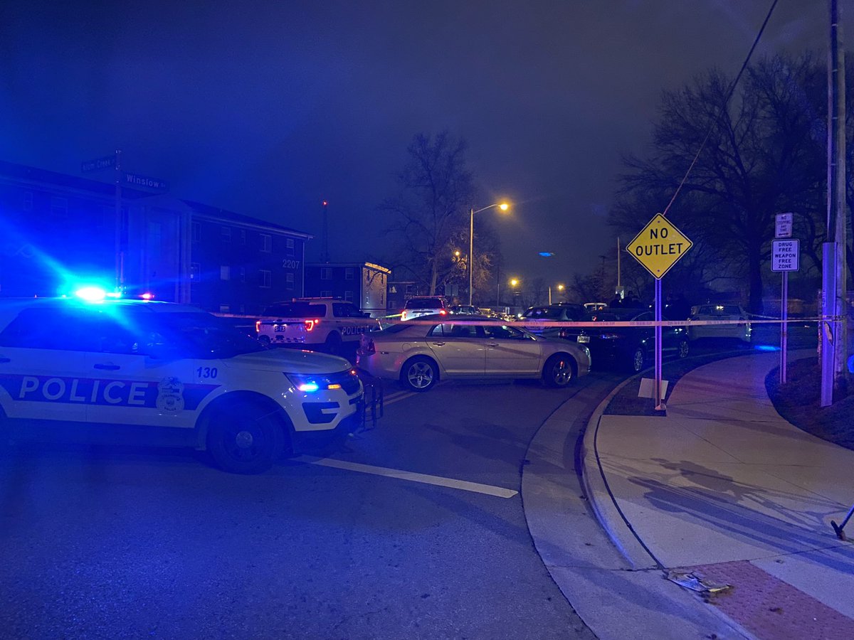 @ColumbusPolice are on the scene of a deadly shooting at the intersection of Winslow & Alum Creek Drive. 1 male was shot around 2:45 a.m.   This entire intersection is blocked off as detectives investigate.