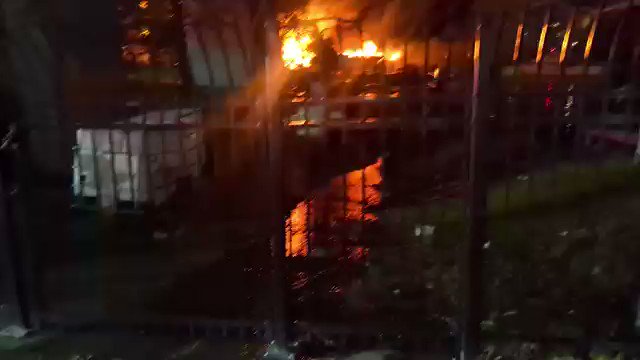 Video of a massive fire happening along NE Northlake Way in Seattle.   The smell of the fire is strong.