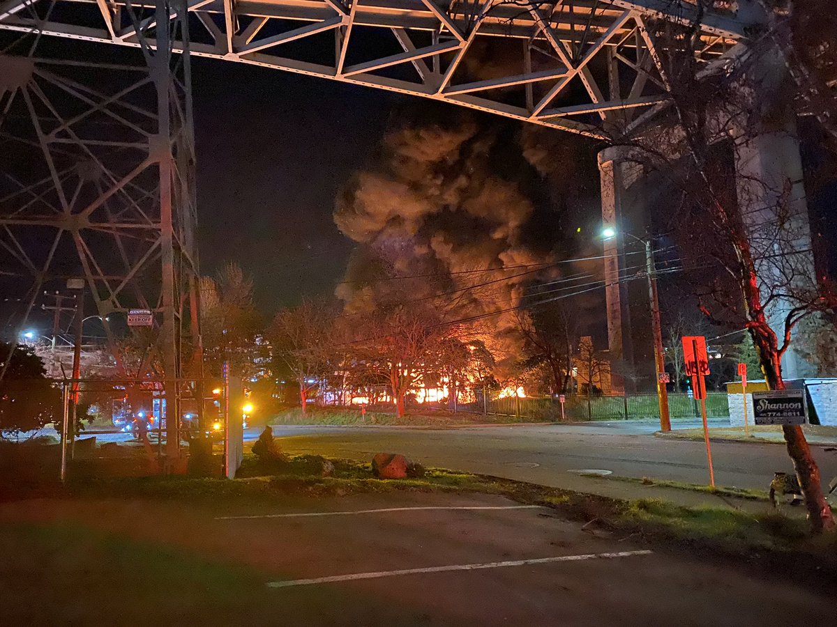 Huge fire along   NE Northlake Way in Seattle's University District