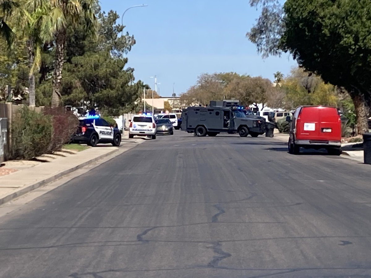 Shooting incident in the area of Ray and Dobson in Chandler. Several places including nearby schools on lockdown. @ChandlerPolice say one person is in the hospital as they search for a known suspect involved in a domestic violence situation