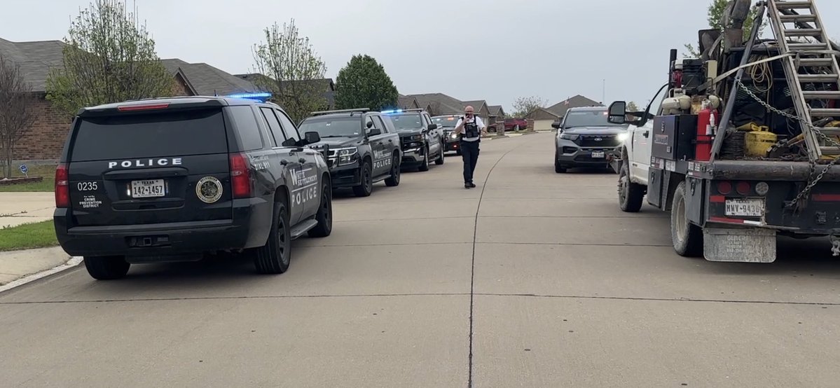 Officers track down the suspect as he jumped from fence to fence, and quickly nab him.