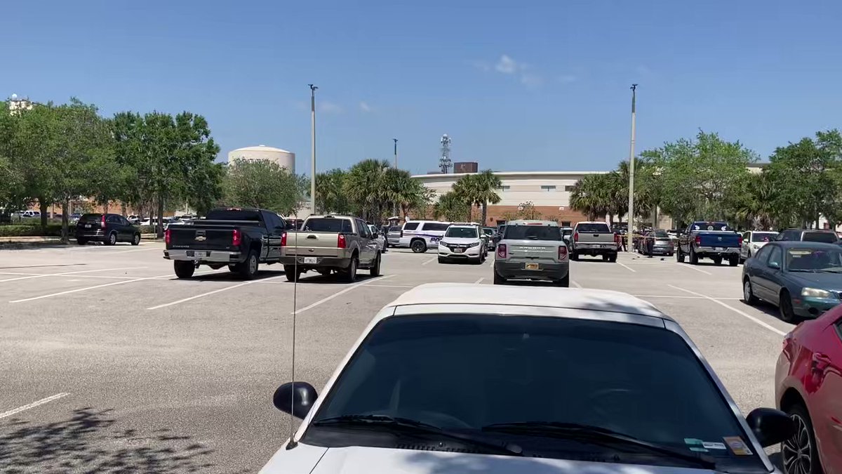 Police @DaytonaBchPD investigating what appears to be accidental shooting on campus @DSC_News. PD believe person, a male, carrying a gun in his waistband, accidentally shot himself in the parking lot. Unclear if he is a student. Rushed to hospital