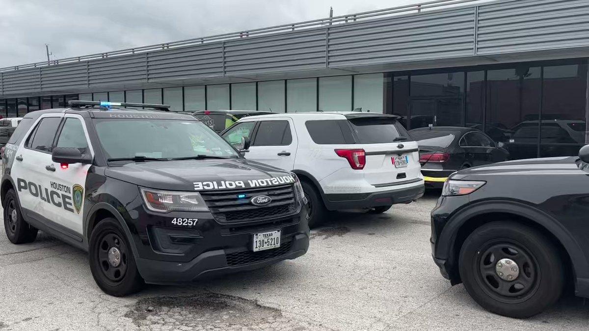 Scene of a shooting at Mikki's Cafe and Catering on W Bellfort. HPD says a man was shot in the leg and    is expected to be okay. They say shooting happened in the office of the restaurant. The suspect is in custody.