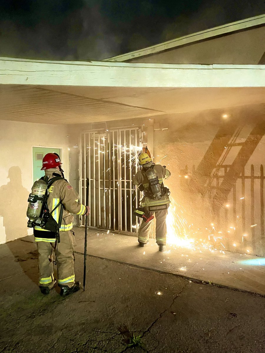 Commercial Structure Fire- rpt 4:08 a.m.  25000blk Baseline St., Highland. BaselineIC reporting exterior fire spread to a 8000 sq. ft abandoned building. 4 Engines, 1 Truck and  2 Chief Officers were assigned. Assisted by @SanManuel BaselineFire firefighter