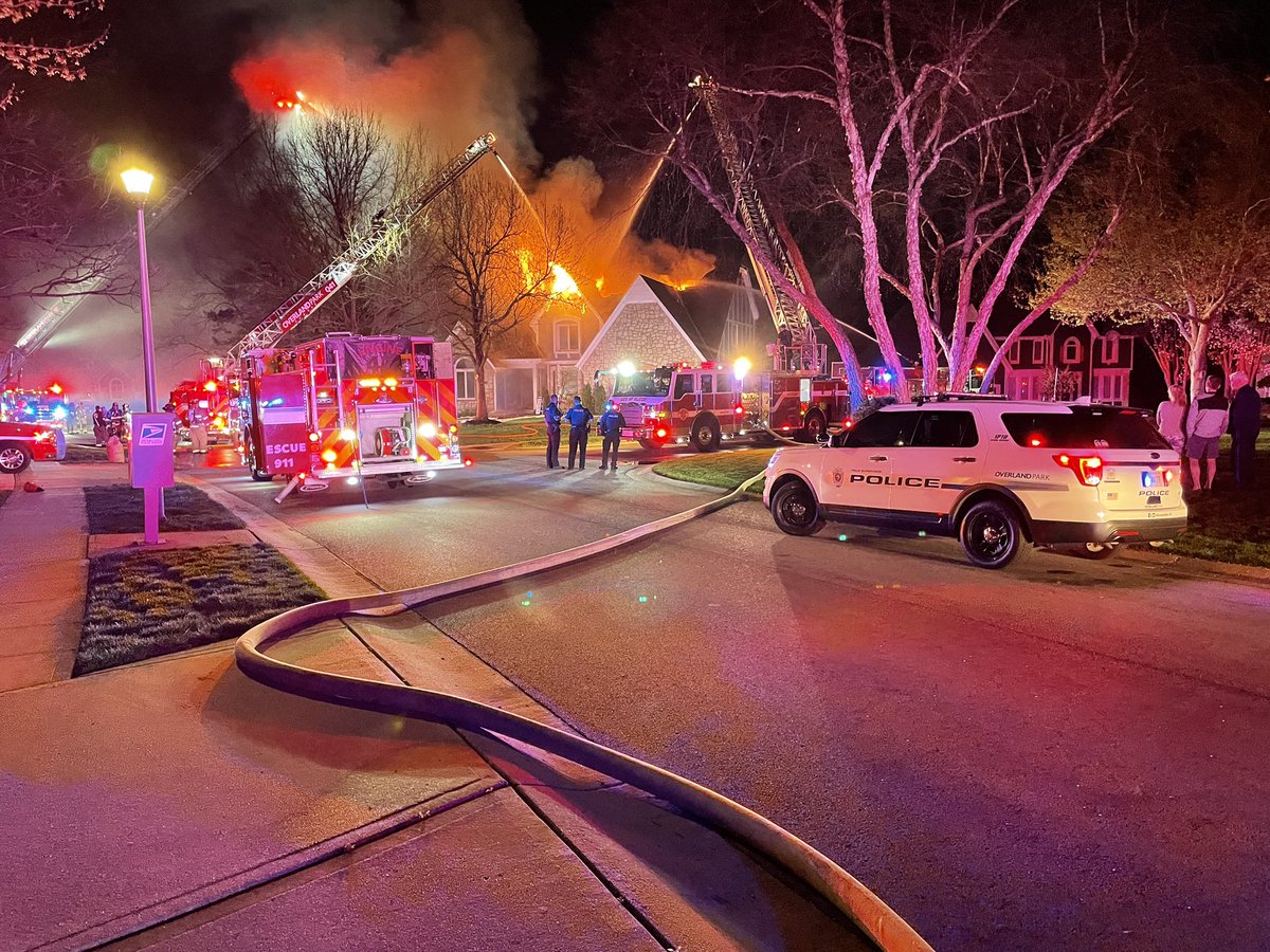 The @OverlandParkFD says everyone inside this house made it out safely. Firefighters continue to attack the flames. This is near 140 & Hayes