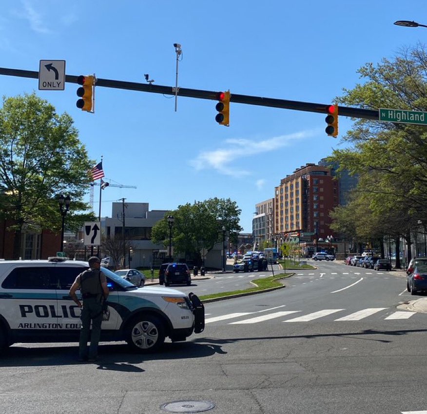 Hostage situation reported at Wells Fargo Bank in Arlington, Virginia; no confirmation of injuries
