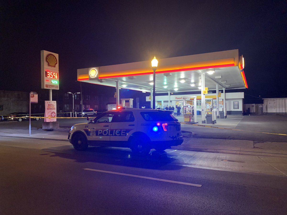 A gas station clerk is dead after a shooting at this Shell on West Broad Street overnight. @ColumbusPolice believe it started as an attempted robbery. No details yet on a suspect, but police are reviewing surveillance video. The name of the employee has not been released