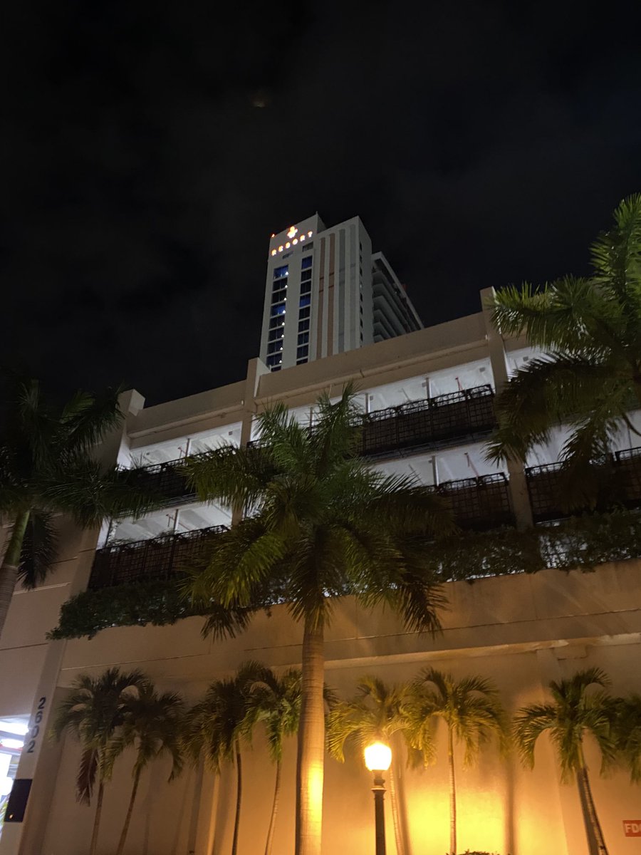 Bloody police investigation unfolding in parking garage outside Hallandale Beach luxury hotel