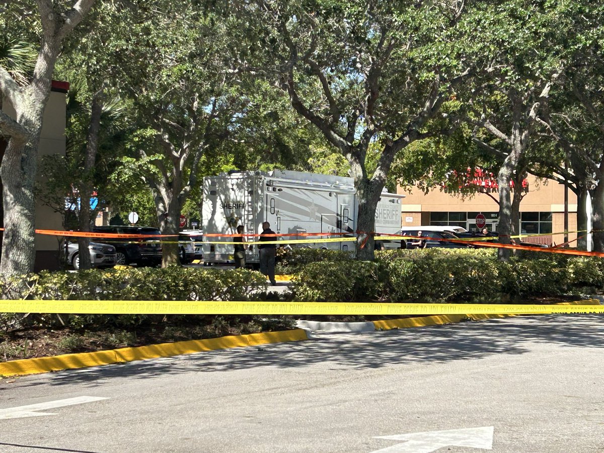 Palm Beach County deputy shoots knife-wielding man in west Boynton Beach, authorities say