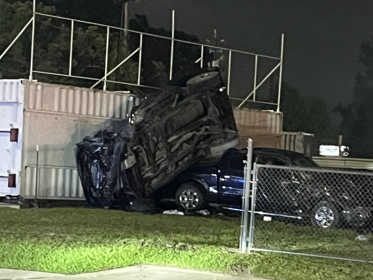 @SheriffEd_HCSO @HCSOTexas are on scene of a traffic accident and possible shooting on the Eastex Fwy at Hartwick in NE Harris Co.