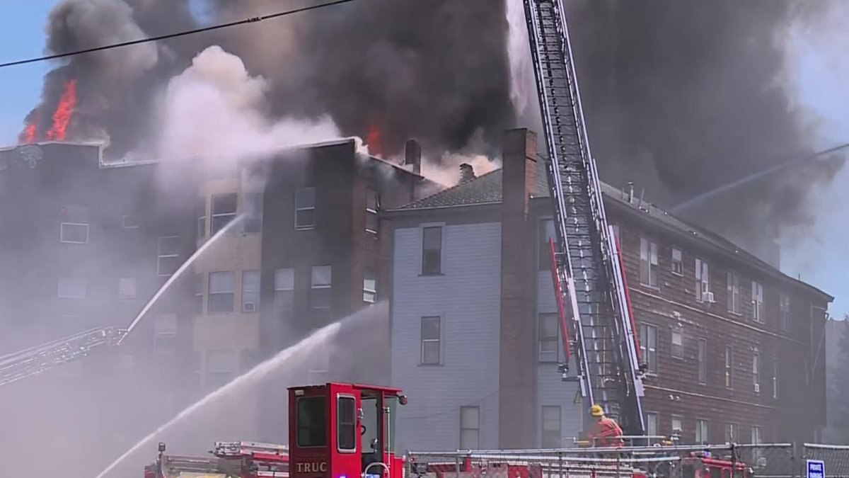 With a growing risk of collapse as the fire rages on in a SW Portland apartment building, both directions of I-405 are closed near the scene